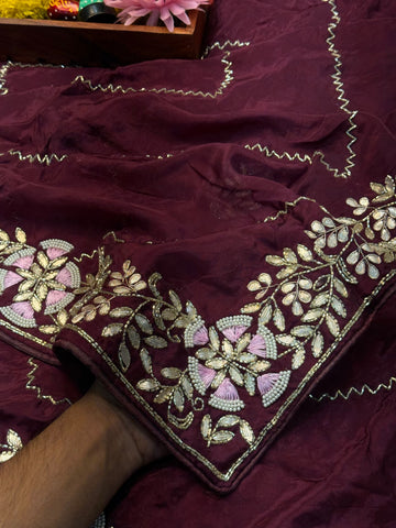 HO silk saree with scalloped floral embroidery border and hand-embroidered diamond motifs – Jyoti Sarees