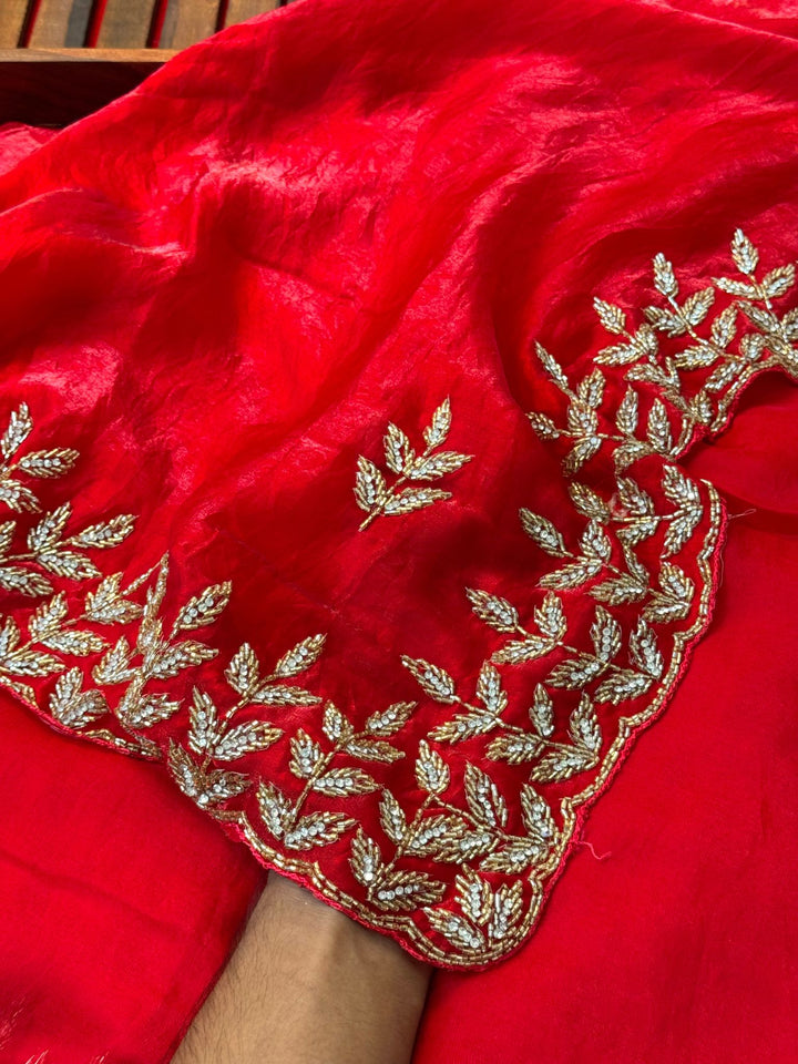 Fendy Silk Saree with Golden Leaf Embroidery & Scalloped Border