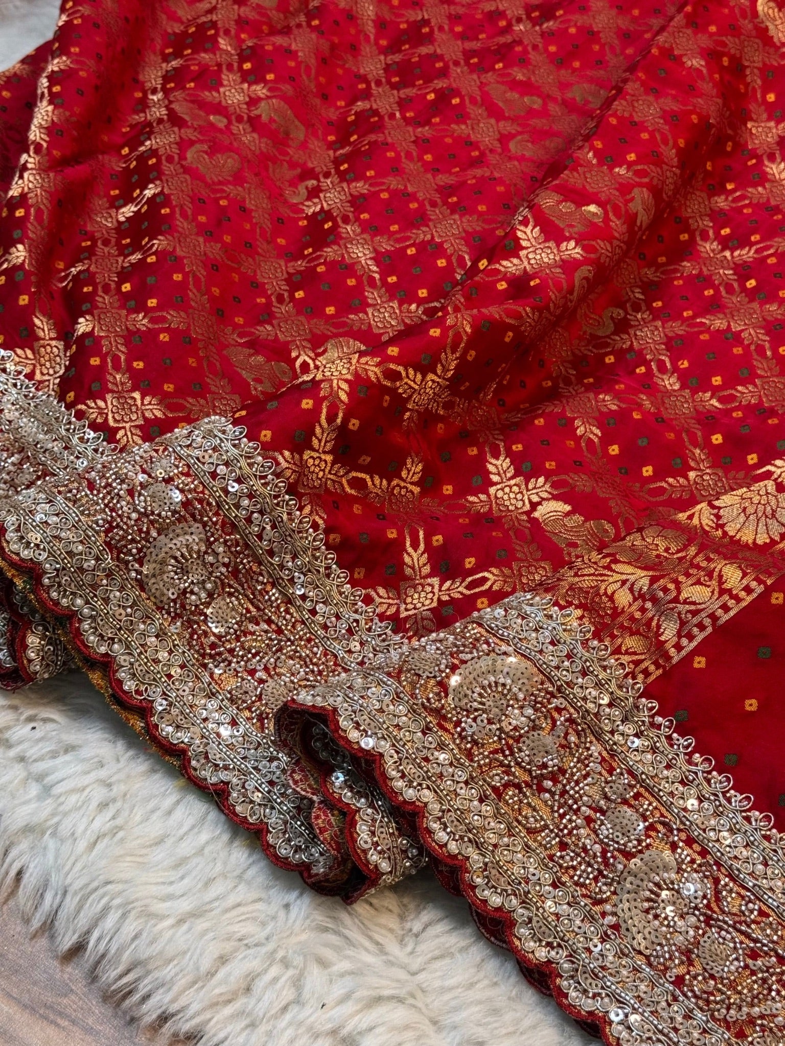 Jaanvi vrouwen Indiase Banarasi-zijden zari-werk sari met een niet Jaanvi vrouwen Indiase Banarasi-zijden zari-werk sari met een niet